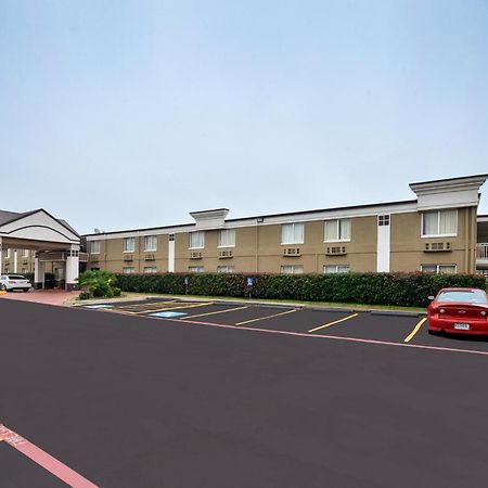 Super 8 By Wyndham Grand Prairie North Motel Exterior foto
