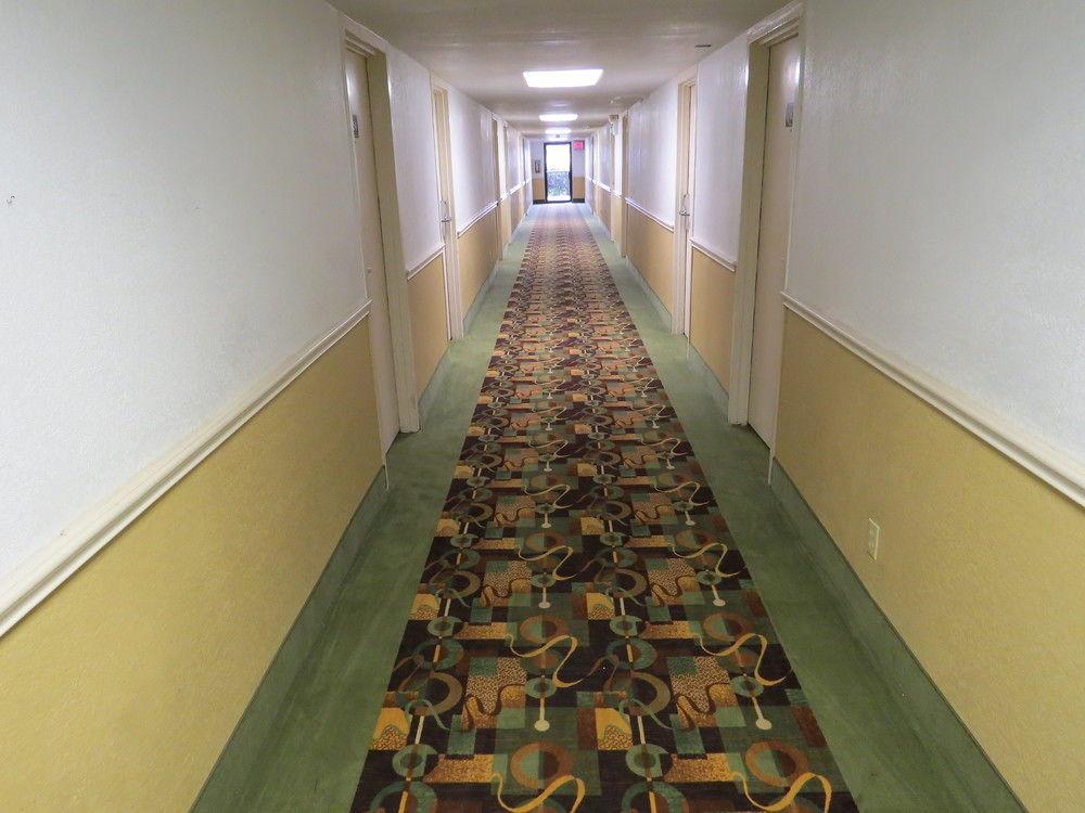 Super 8 By Wyndham Grand Prairie North Motel Exterior foto